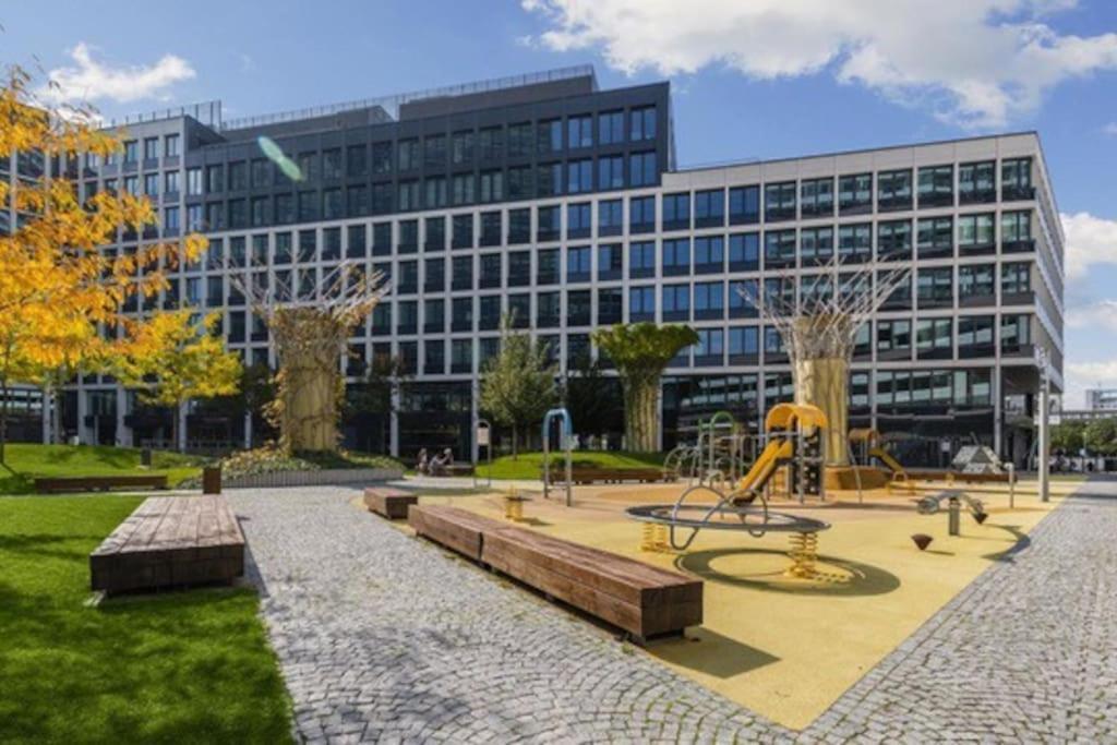 On The Danube, City Center, Free Parking ブラチスラヴァ エクステリア 写真